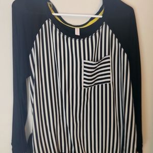 Xhilaration Large Long Sleeve Shirt Black and White